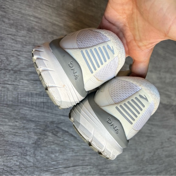 Brooks Women's Adrenaline GTS 18 Running Shoes Size 9 - Picture 6 of 16